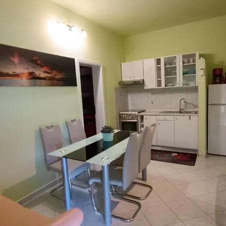 Aura Apartment *
